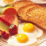 Beneficios de incluir huevo revuelto en tu desayuno.