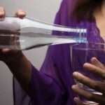 El efecto de beber agua antes de acostarte en tu cuerpo.